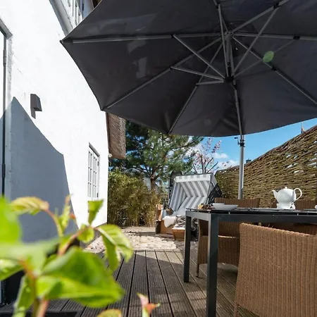 Charmantes In Tinnum Mit Eigenem Garten * Rantum (Sylt)